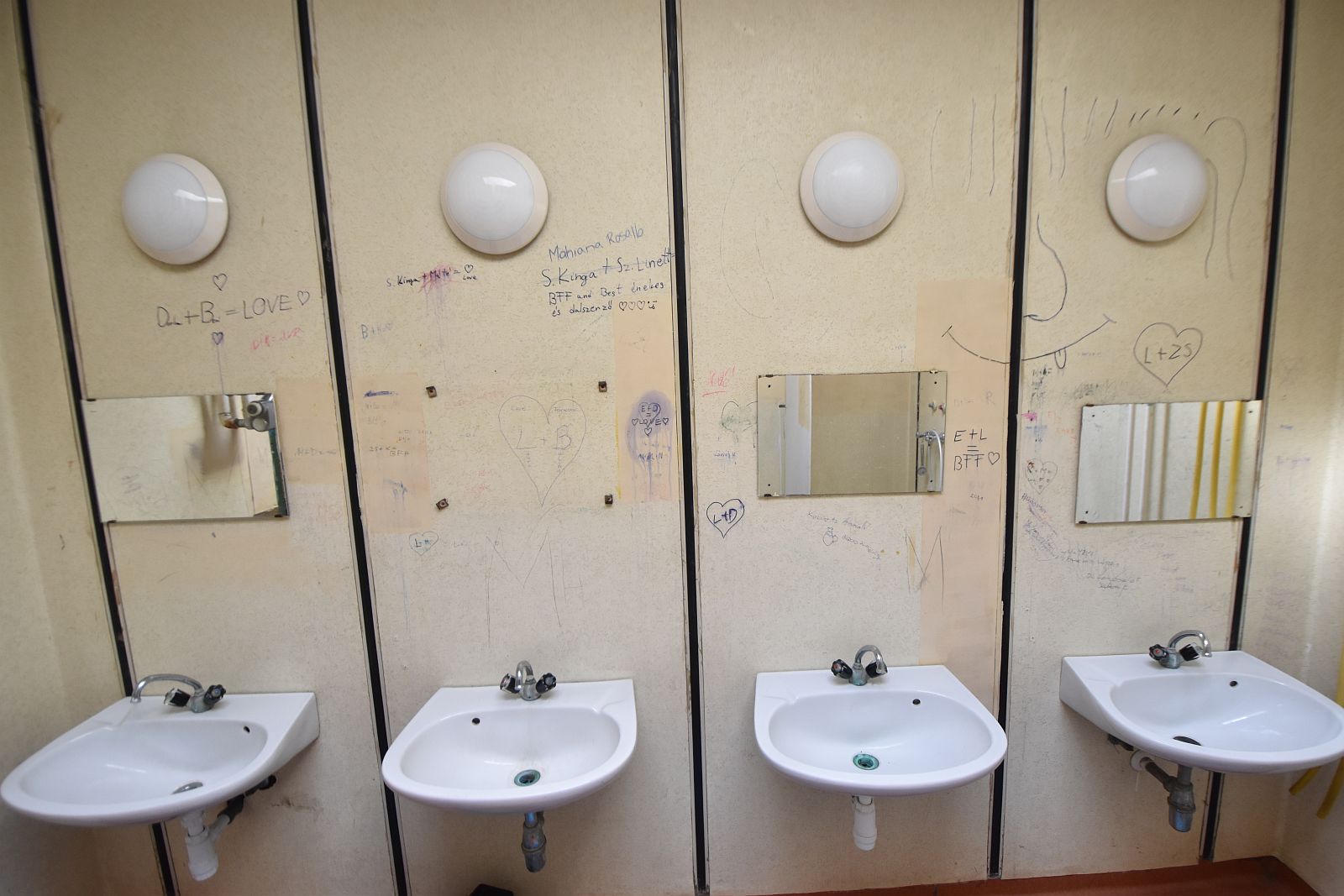 A Hétvezér és a Táncsics vizesblokkjait is teljesen felújítják tavasz közepére